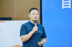 西朗门业董事长杨元嘉在