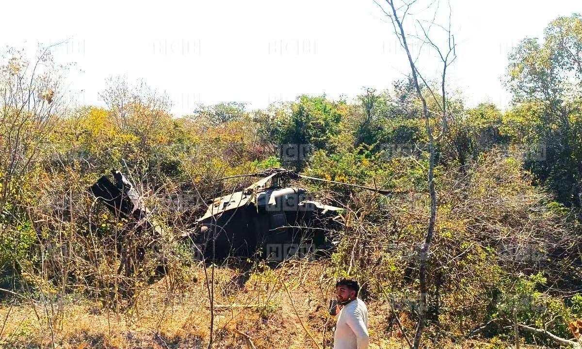 一架美国军用直升机在洪