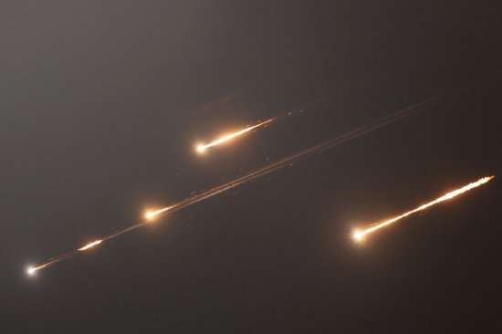 伊朗以导弹齐射回应以色