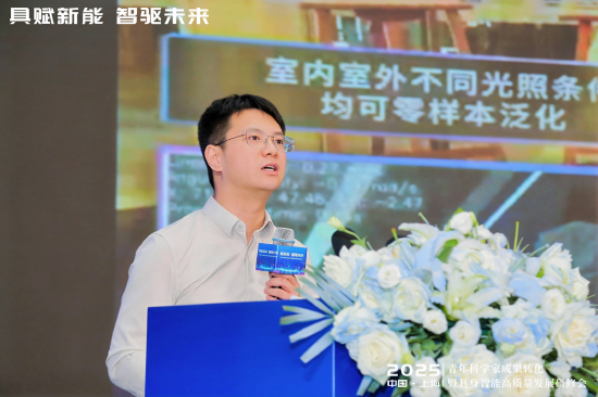 银河通用创始人王鹤勾勒